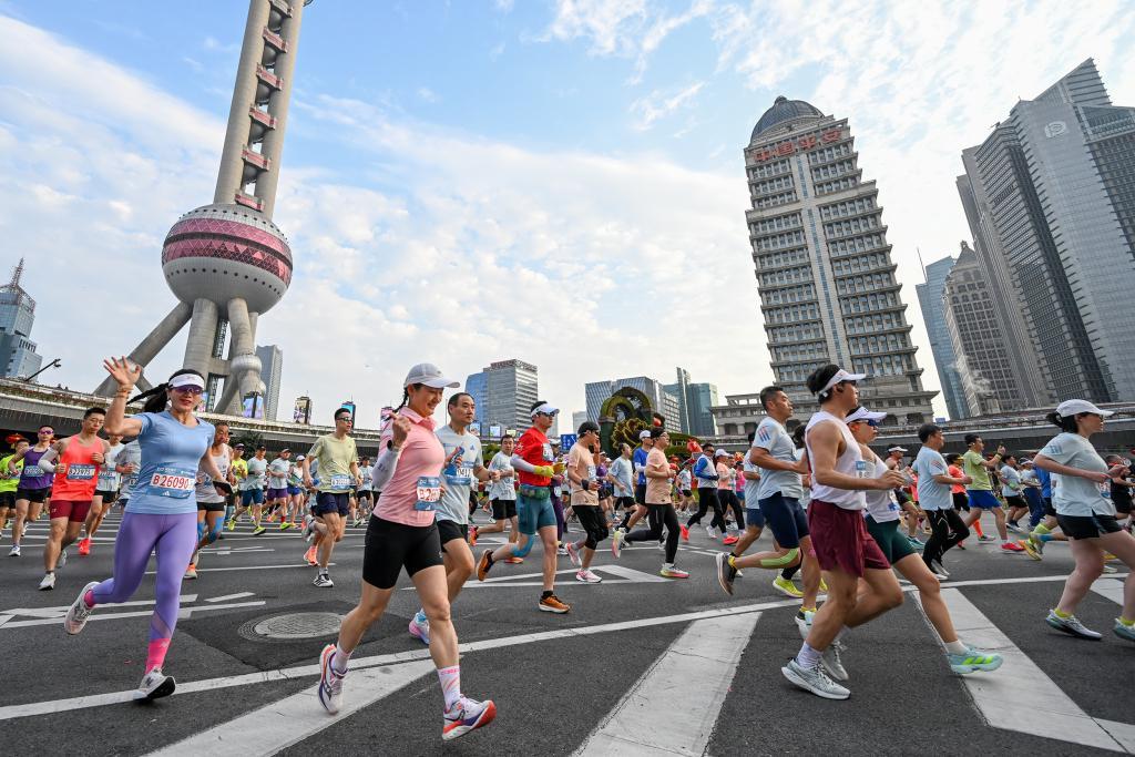 MK体育登录入口-深一度｜从“卷”到“暖”，上海半马这样跑过十年